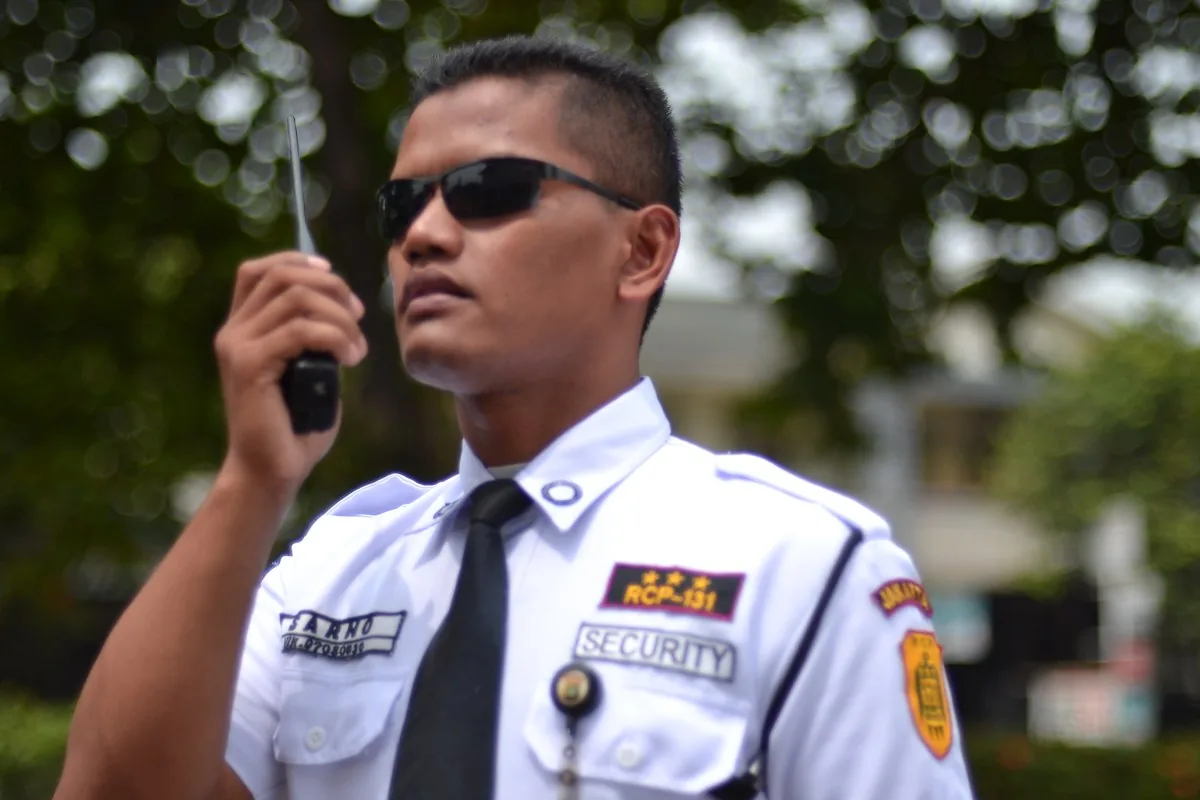 Personel satuan pengamanan (Security Services) RCP bertugas di lokasi penugasan