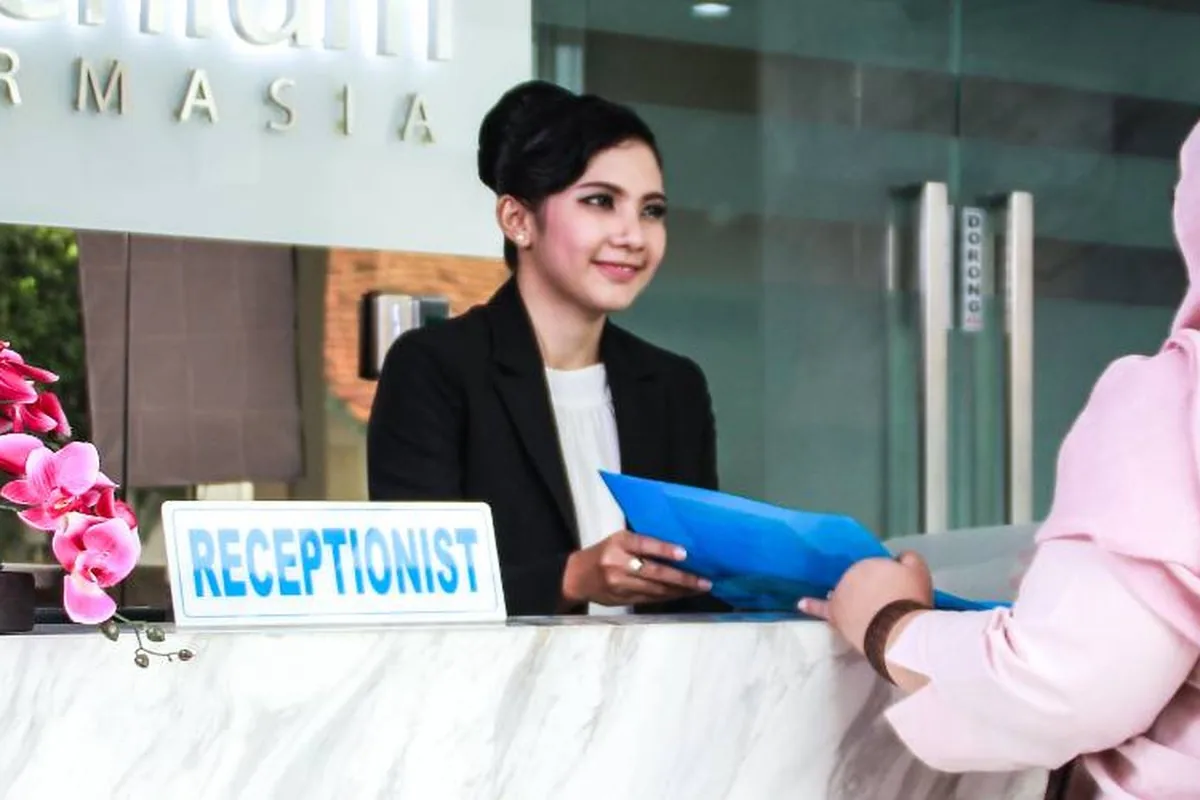 Tenaga alih daya Human Support, resepsionis, dan staf operasional terampil